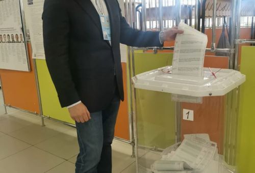 Члены Общественной палаты голосуют за кандидатов в депутаты ГосДумы и МособлДумы